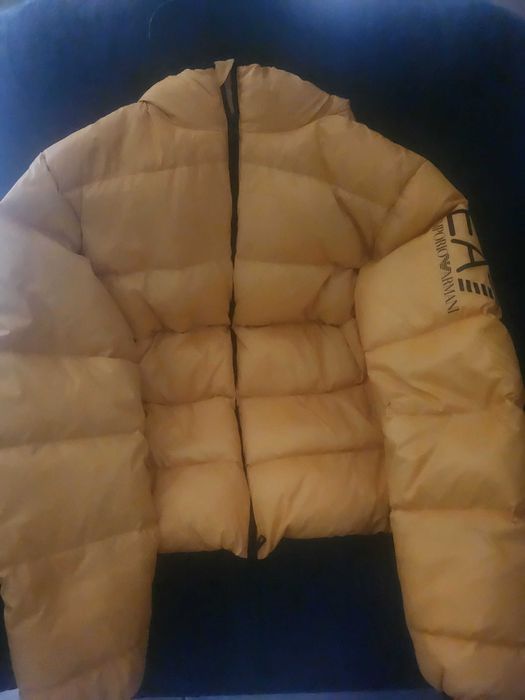 Продавам Яке Армани