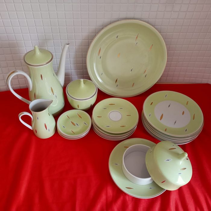 Продам набор посуды.