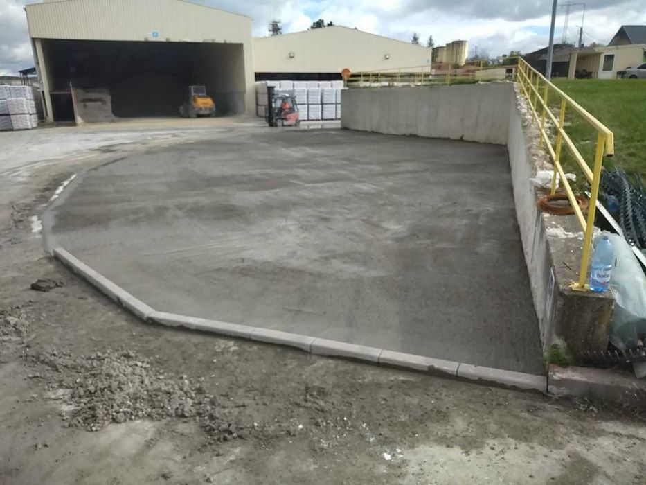 Servicii excavatii/nivelari/terasamente/sapaturi/etc