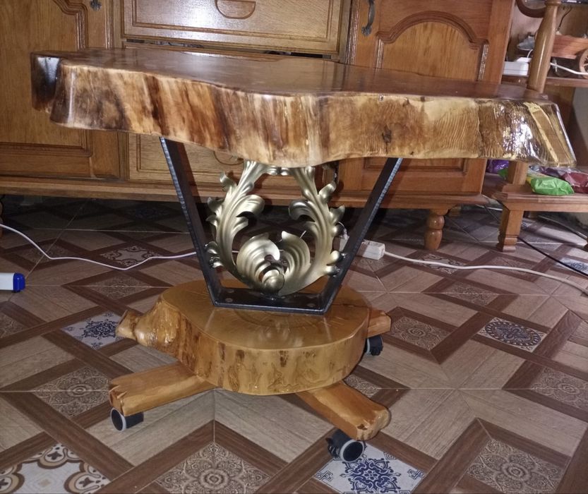 Masa de cafea din nuc brut