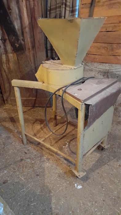 Монофазна фуражомелка за зърно