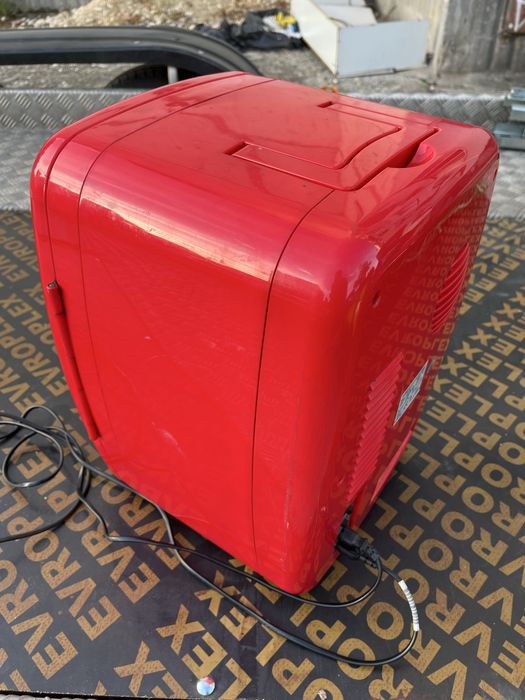 Малак Хладилник за кола на 12V и на 220V