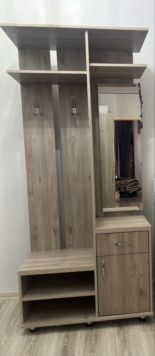 Продам Прихожую бежевого цвета