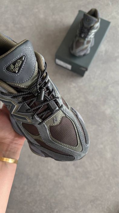 Adidasi New Balance 9060