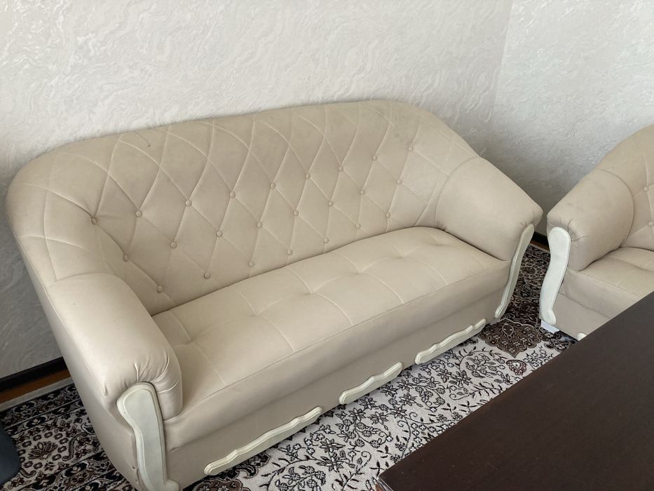 Divan kreslo sotiladi