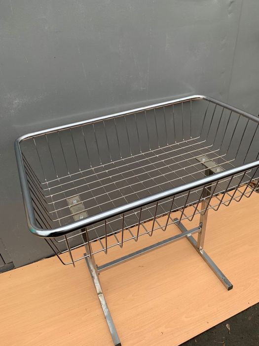 Продам торговое-оборудование!!