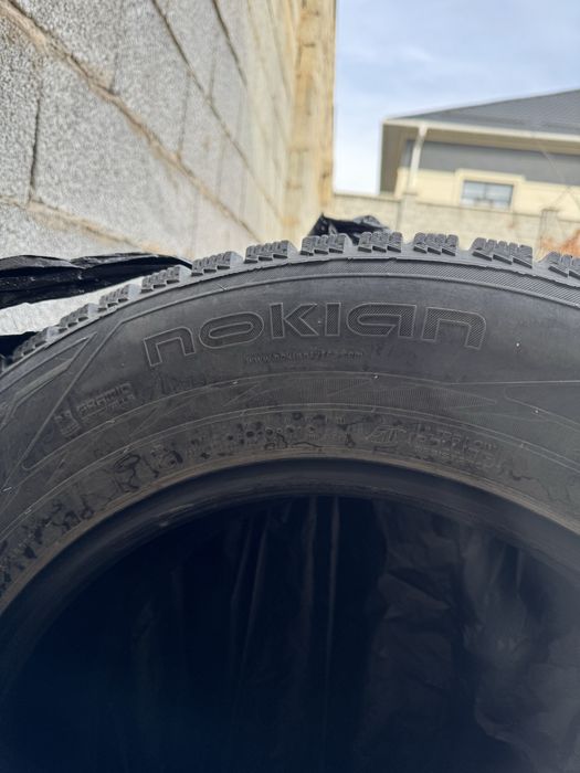 Продам шины размер 235/65/17 б/у