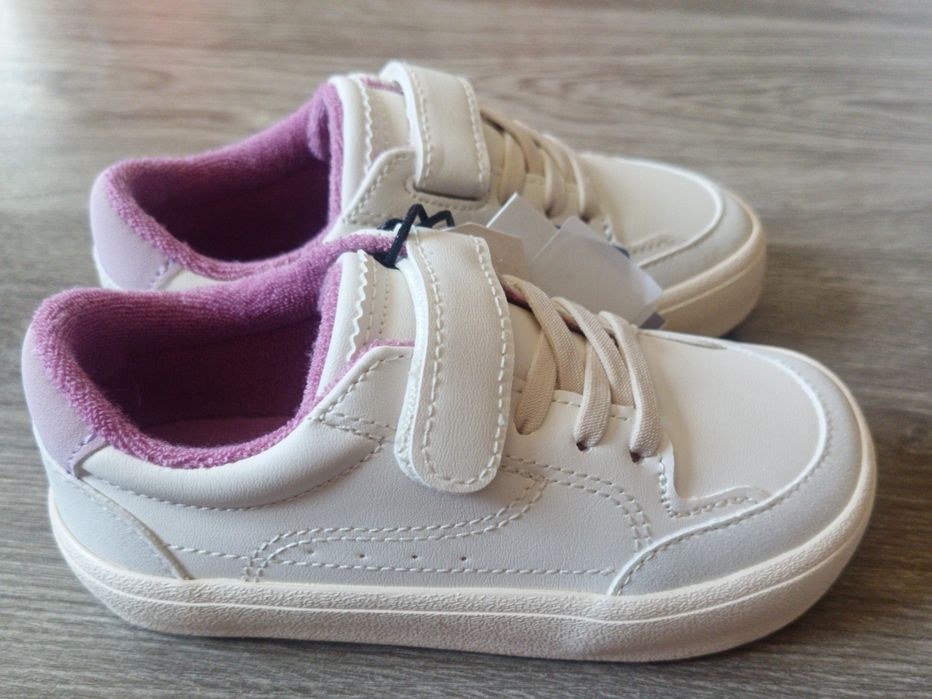 Нови детски боси обувки