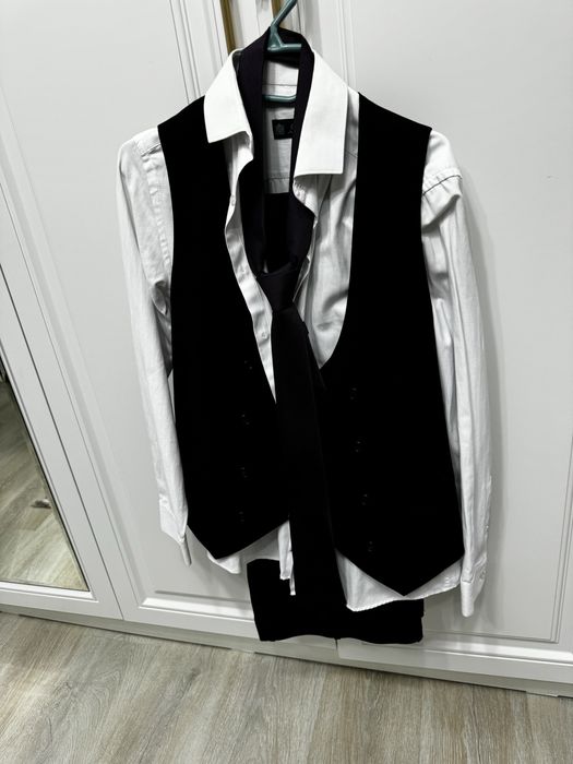 Черный костюм 46-го размера