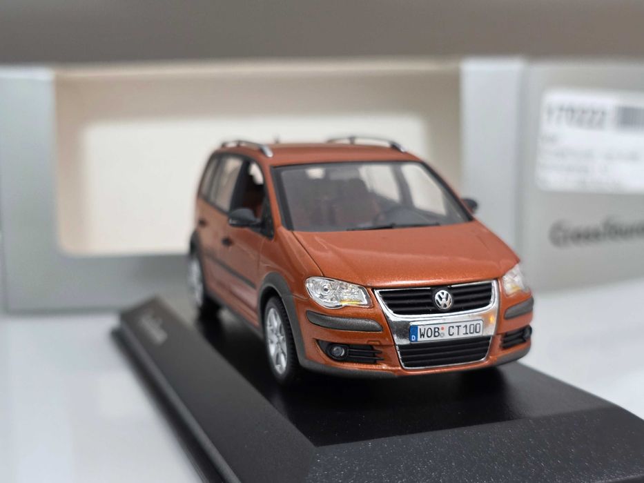 Macheta Auto 1/43 Minichamps Dealer Edition VW Volkswagen Cross Touran
