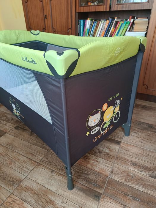 Детска кошара с матрак.