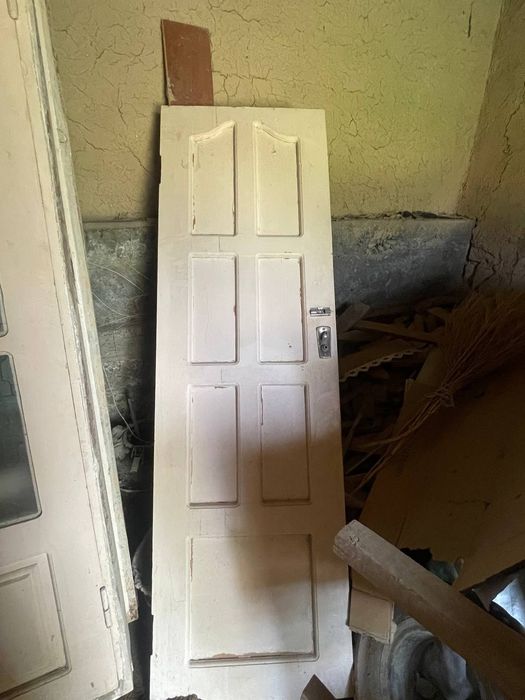 Б/у эшиклар сотилади. 2 та эшик хар бири  100 000 сумдан