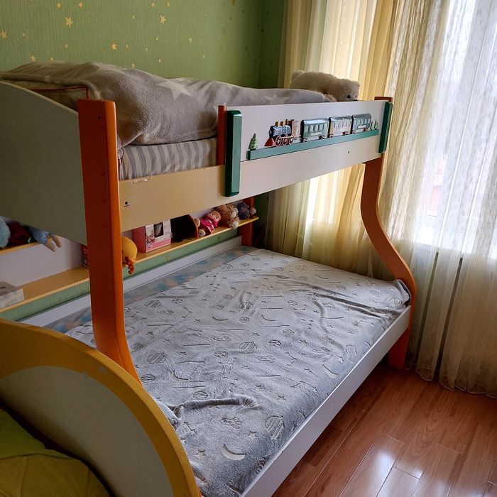 Продам кровать 3х ярусную