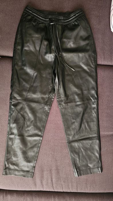 Нов кожен панталон на MANGO