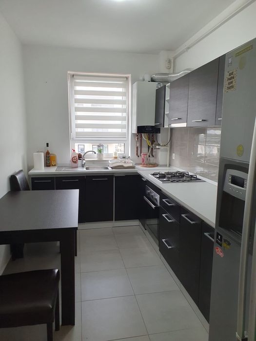 Mobilă bucătărie completă + electrocasnice incluse – stare foarte bună