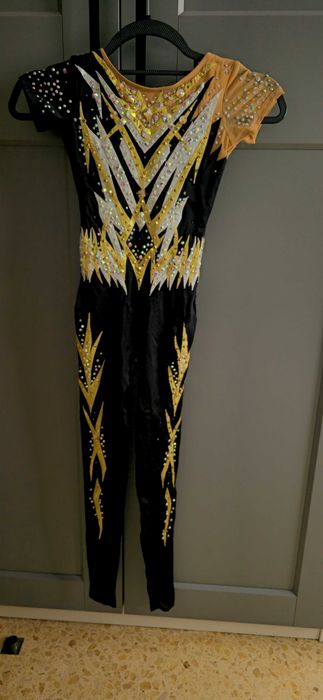 Страхотно трико за художествена гимнастика