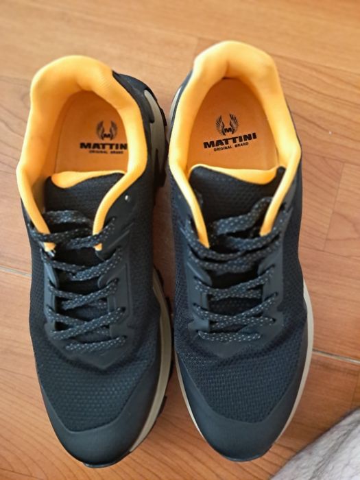 Продам новые кроссовки Mattini