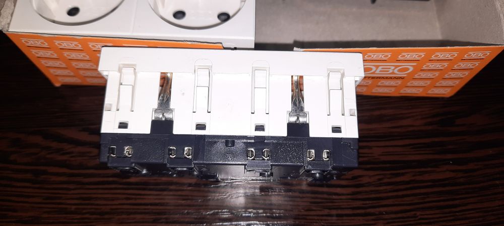 Priză OBO dubla contact de protecție 250V, 10/16A PC Alb