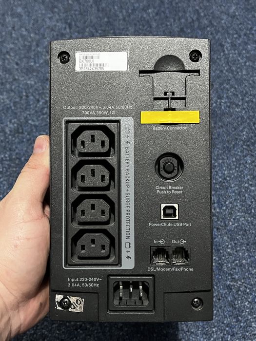 Vand UPS APC Bx700ui
