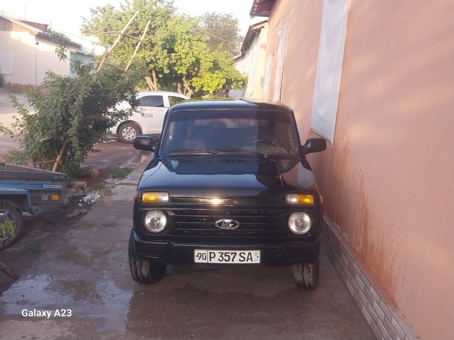 Niva 2121 sotiladi