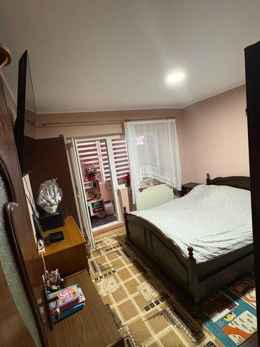 Apartament de vânzare cu 2 camere,2 balcoane,bucătăriei și baie.