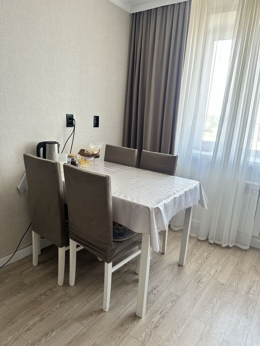 Продам стол кухонный со стулями