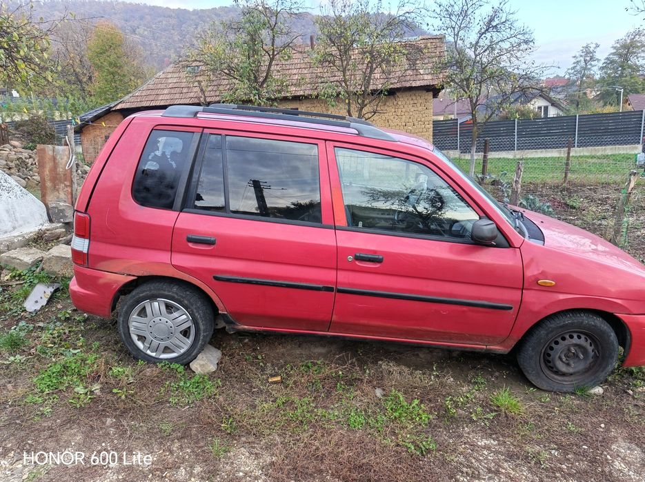 Vând sau dezmembrez Mazda