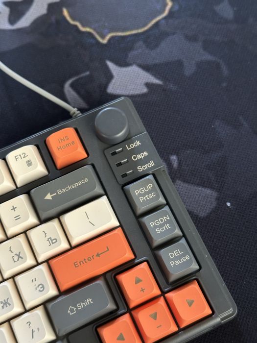 XUNFOX K81 80 ta klavishli klaviatura RGB podsvetkali