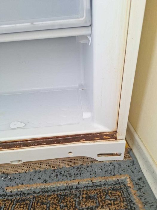 Продавам Хладилник Hotpoint-Ariston SBM 1821 V/HA(O).