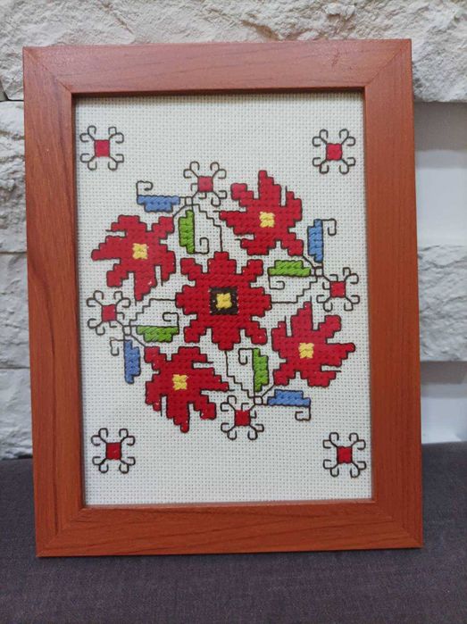 Ръчно бродирана шевица в рамка