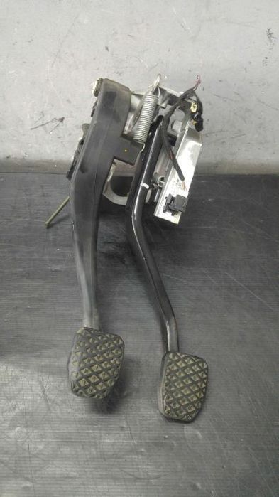 Ansamblu pedalier bmw seria 1 e81 e87 seria 3 e90 120 d 35316761310 678711 42322403 350067516650