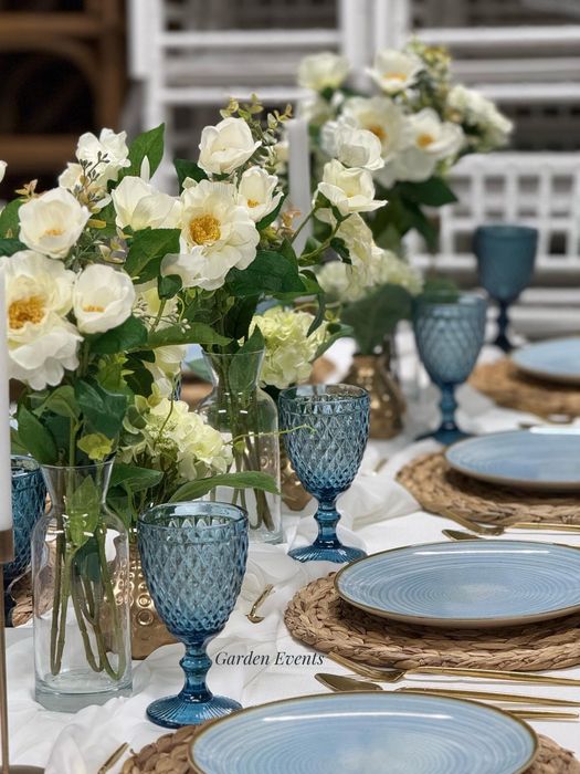 Mese si scaune de inchiriat vesela decoratiuni corturi evenimente