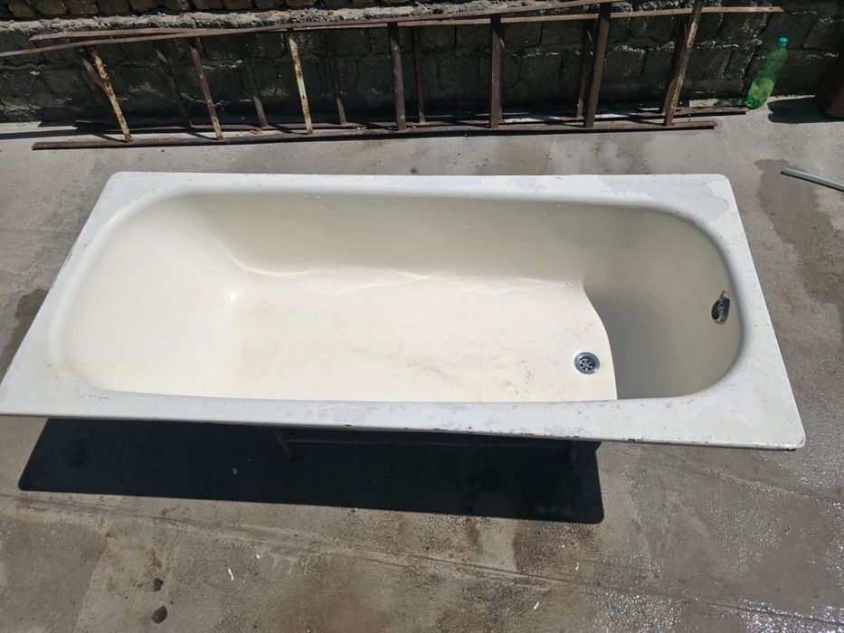 Ванна в среднем состоянии!!