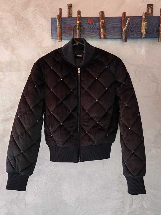 Късо зимно яке Guess, бомбър