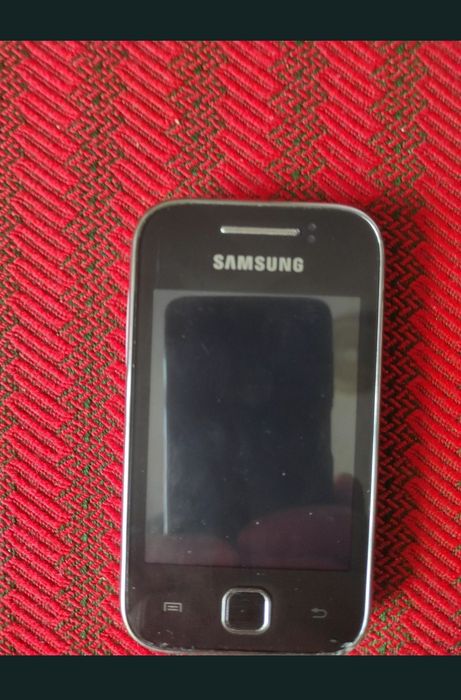 Telefon Samsung cu touchscreen și camera video. 
Mic robust și foarte practic.
Vindem aceste telefoane la prețul celor de piese de schimb.