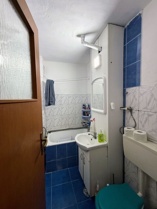 Apt 3 camere, 42,4 mp + balcon, parter, zona Mall, proprietar