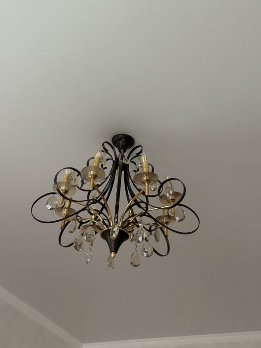 Люстра 8 лампочек