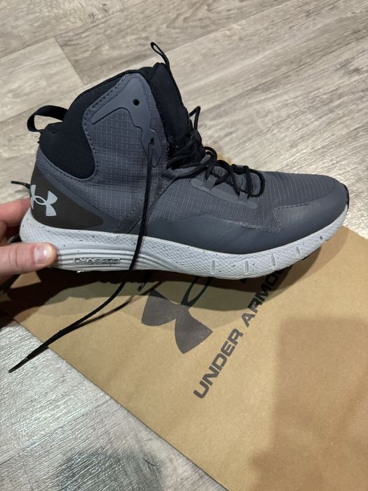 Under Armour обувь в хорошем состоянии