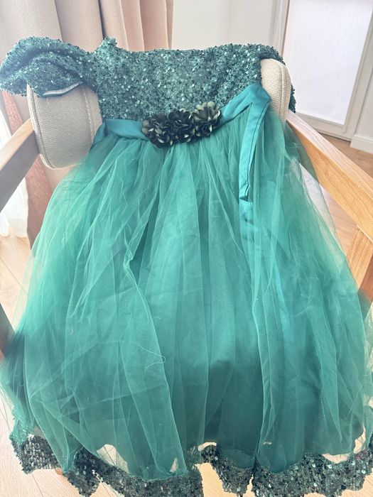 Нарядное платье для девочки 140