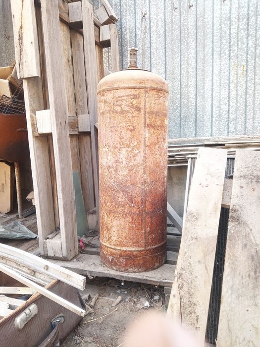 Газовый баллон. Заправленный