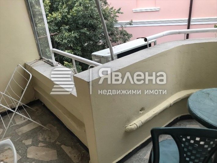 Дава се под наем Четиристаен апартамент в Бургас, Център - 75 кв.м за 487 € - Снимка #4