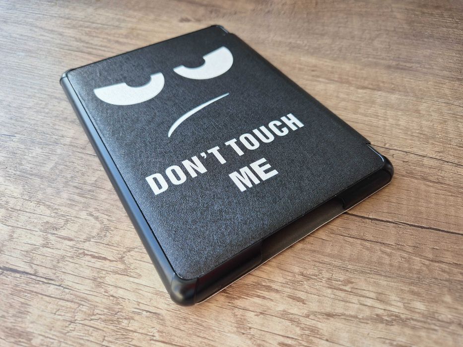 Кейс за Kindle Paperwhite 3 черен с пластмасов гръб