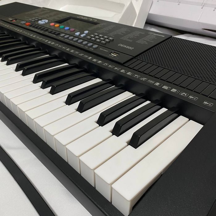 синтезатор DENN DEK-602