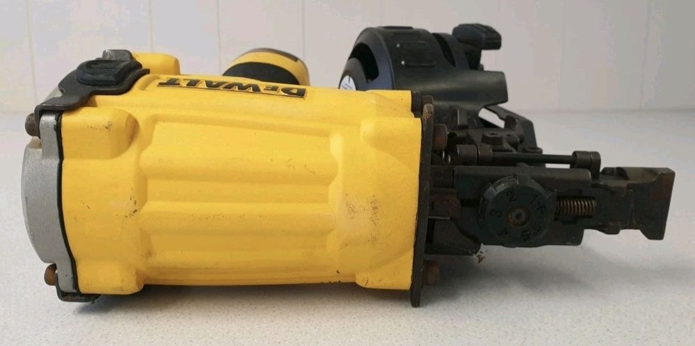 DeWalt пистолет такер монтаж на пирони покриви шиндли битумни керемиди