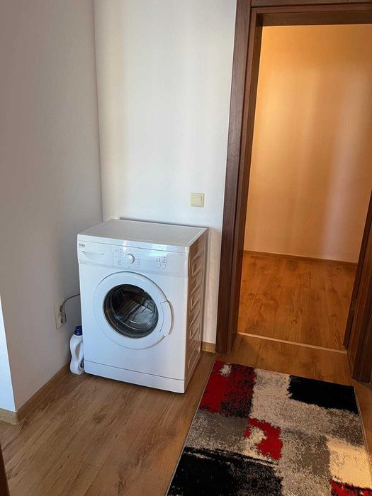 Тристаен апартамент с английски двор