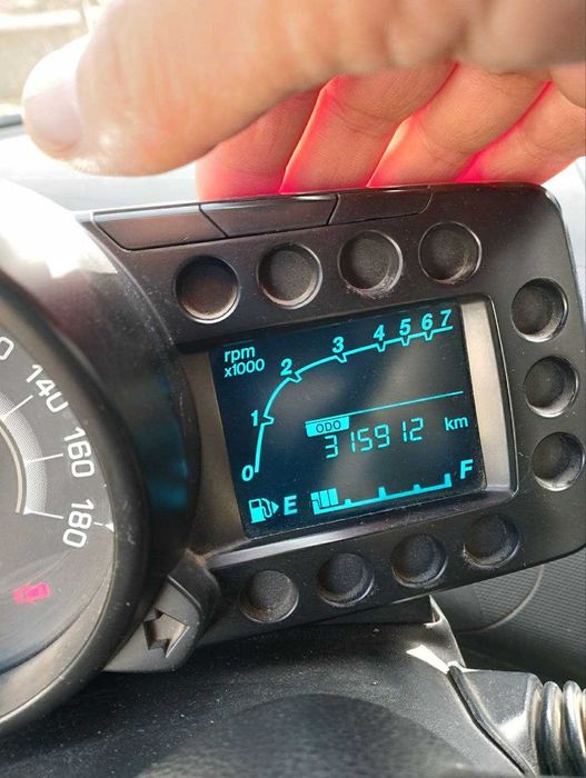 SPARK avtomobil сотилади, 2011 йил ишлаб чикарилган.