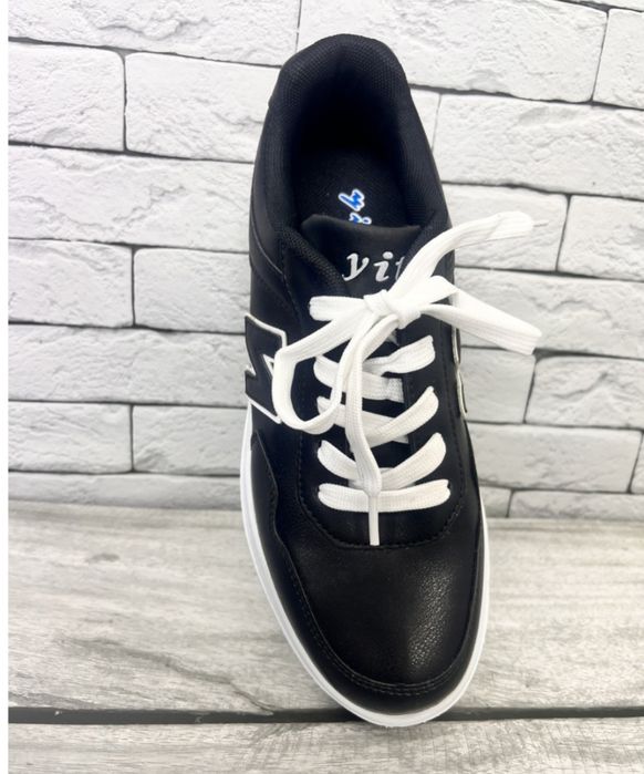 Кроссовки новые очень дешево!