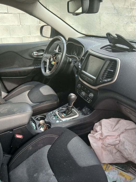 Джип Cherokee 2016 година на части