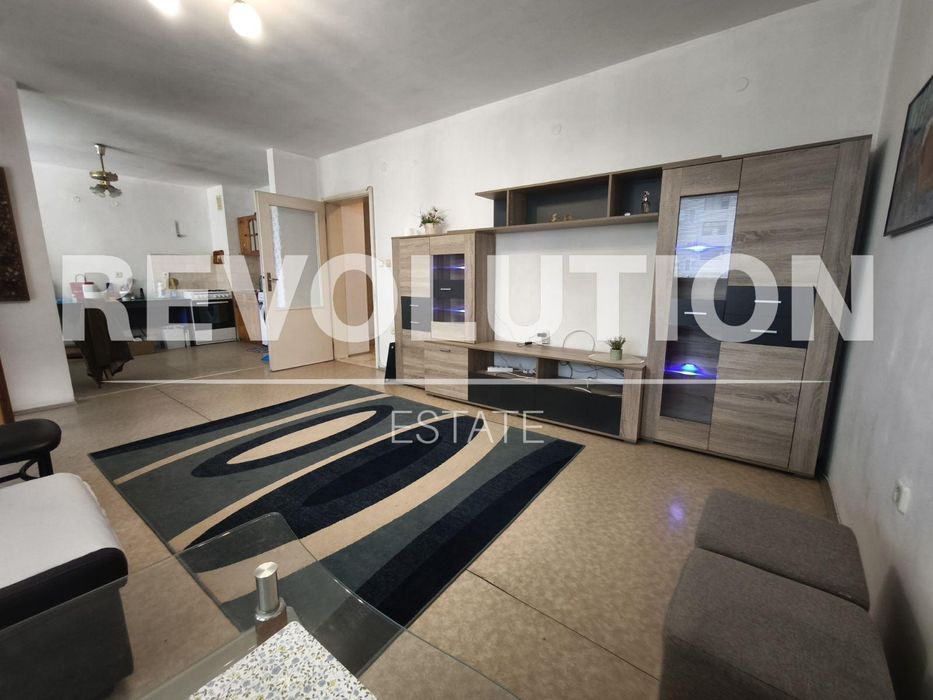 Дава се под наем Четиристаен апартамент в Пловдив, Каменица 1 - 156 кв.м за 450 € - Снимка #1