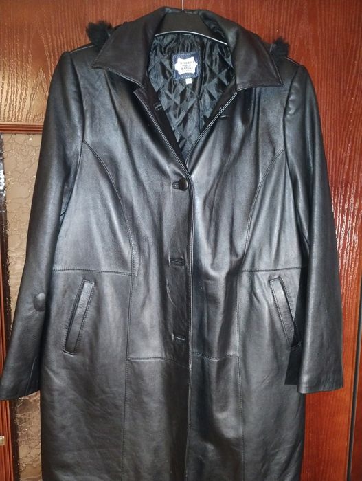 Vând paltoane din piele pt femei